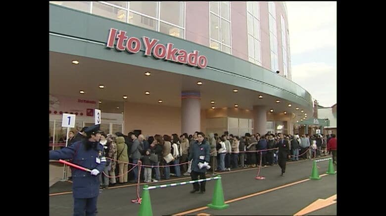 初日は約5000人の行列