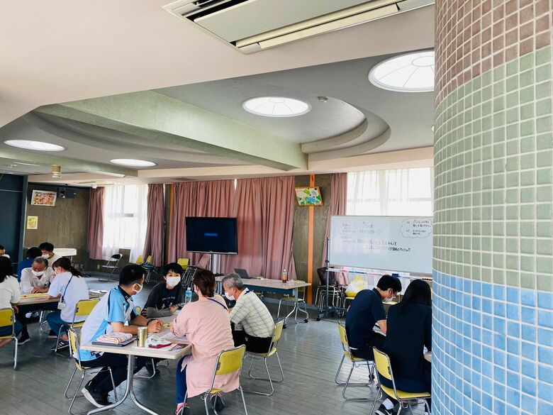 鶴田さんは大人向けの性教育の講演を行う