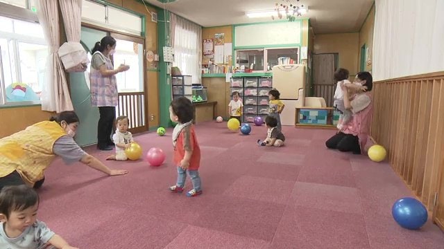 保育士の人数が法律で定められている　新たに受け入れるには増員の必要