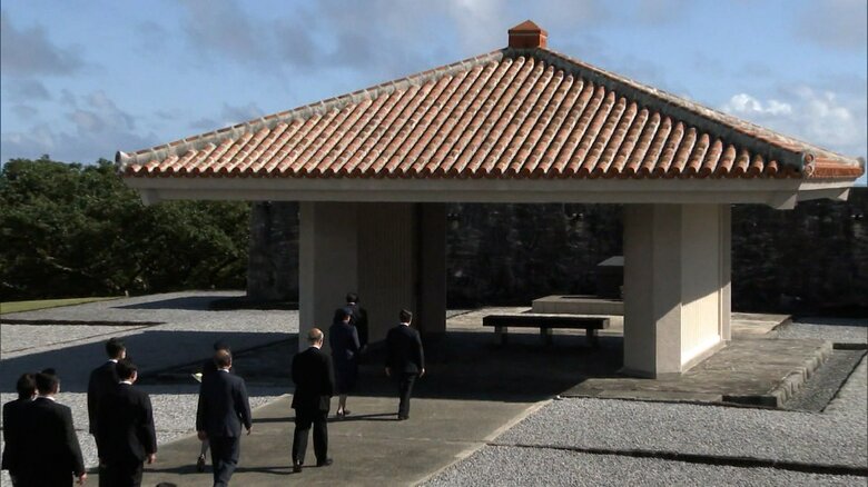 令和4（2022）年10月　国立沖縄戦没者墓苑に献花（沖縄・糸満市）