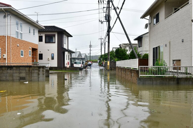 水が溜まると明るくても路面状況はわからなくなる（画像はイメージ）