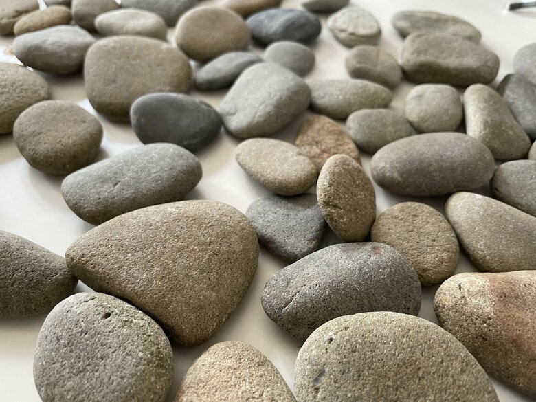 水切り石（提供：土屋鞄製造所）