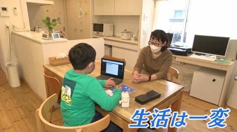 自宅で9歳の次男と