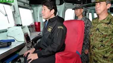 小野寺防衛相、任務遂行中のイージス艦を異例の極秘視察のわけ