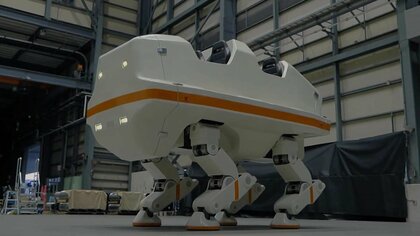 象のようにのしのし進む? 世界初の4人乗り“4足歩行ロボ”が完成…将来的には遊園地に!? 乗り心地を聞いた