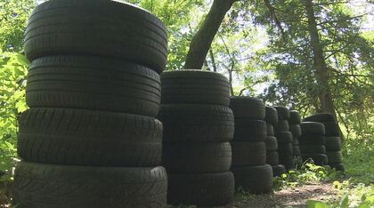 釣り人、市が憤慨「誰が捨てた」湖に92本のタイヤ　職員がボートで回収　処分1本500円…市の負担にも【長野発】