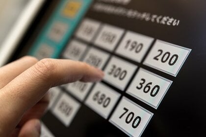 切符もタッチレスで買える時代!? 新大阪駅で券売機の実証実験…JR西日本に評判を聞いた