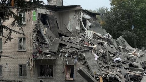 ロシア軍、ウクライナの住宅などに爆弾攻撃15人死亡　前日にアメリカが制裁緩和　ゼレンスキー氏「攻撃は制裁解除のお礼」と非難