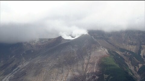 十勝岳　大規模な噴火が起きる可能性　政府の火山調査委　北海道2077m峰　12日から警戒レベル3「入山規制」