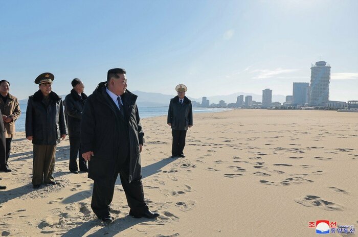 2024年12月、元山のビーチリゾートを視察した金正恩総書記(朝鮮中央通信)