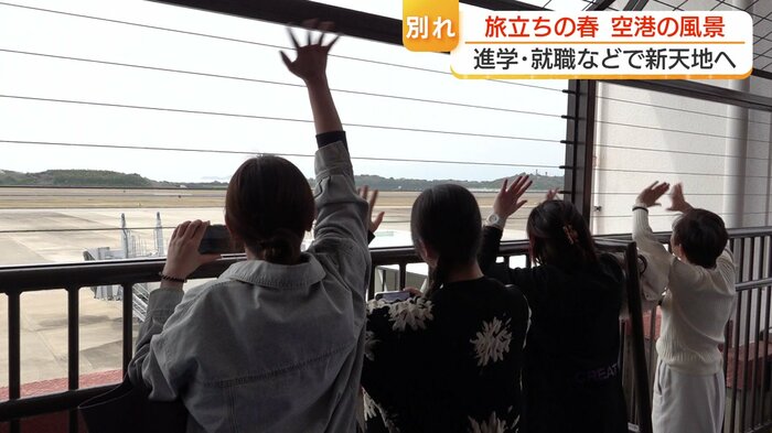 デッキから見守る家族