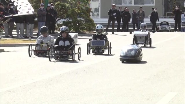 1周400mを何周できるか!?速さと持久力が求められる