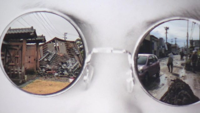サングラスに被災地が写る