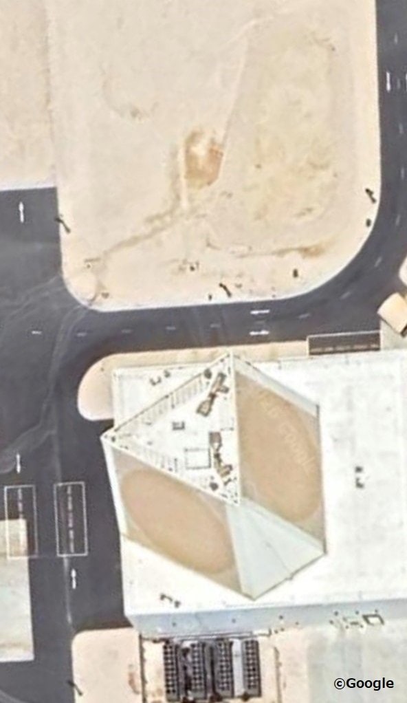 AN/FPS-132大型レーダー（攻撃される前のカタールのアル・ウデイド基地）