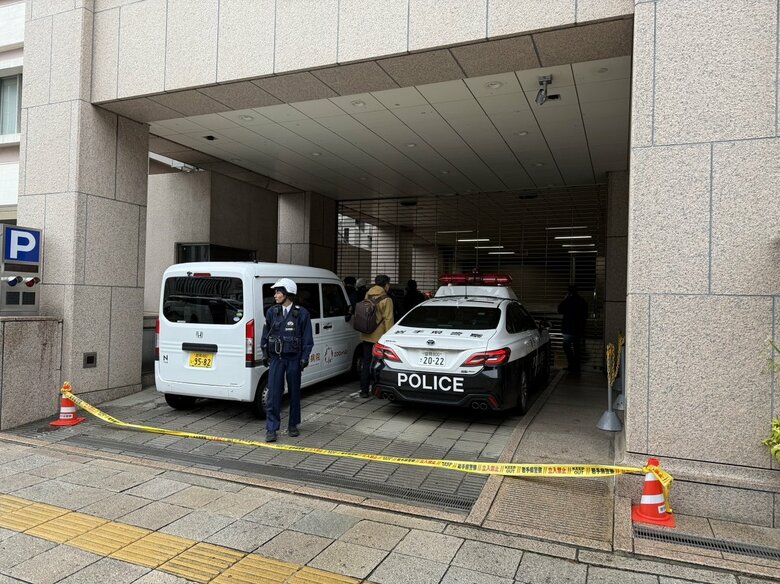 【速報】盛岡市中心部　岩手銀行本店の駐車場にクマ居座る　現場付近では目撃情報相次ぐ　岩手県｜FNNプライムオンライン