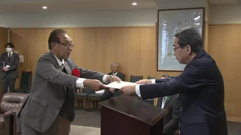 西海市選挙区・県議補選　当選の田川氏に当選証書　人口減少対策の取り組みに意欲【長崎】｜FNNプライムオンライン