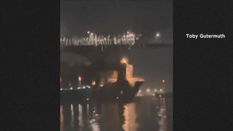 一瞬で崩れ落ちた巨大橋…衝突直前に電源喪失　出港からわずか30分後の事故　米・ボルティモア橋崩落｜FNNプライムオンライン