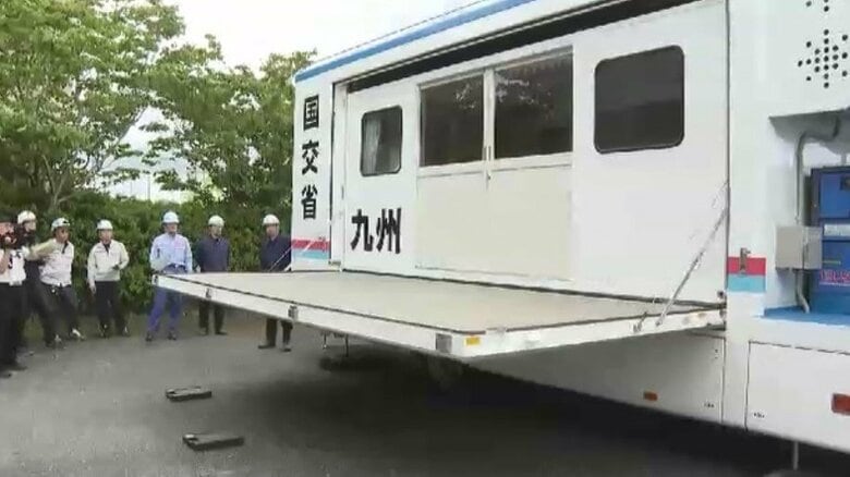 現場に駆けつける“動く対策本部”も　梅雨を前に災害対策用機械の操作方法を確認　福岡・久留米市｜FNNプライムオンライン
