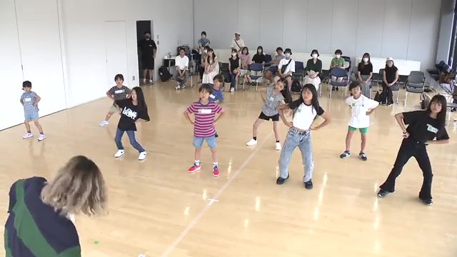夢の共演に向けダンスの振り付けを2週間で覚える