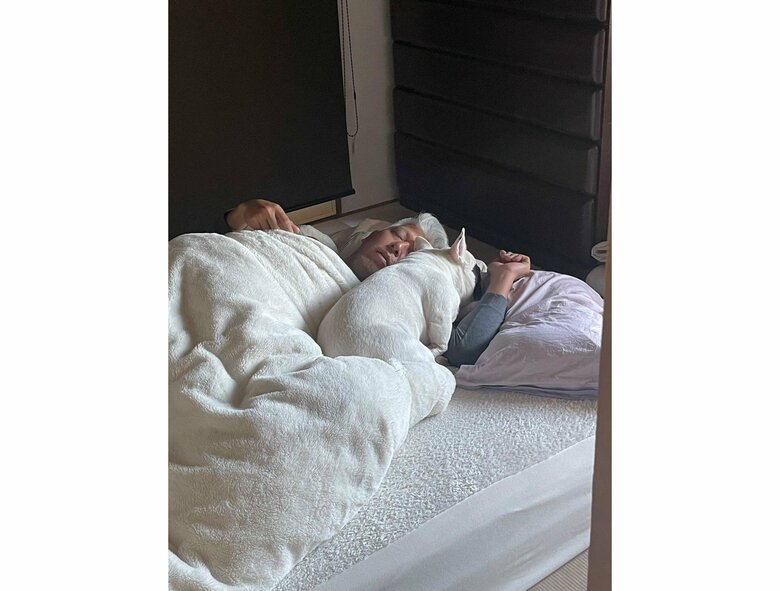 寝ているときも一緒（提供：こぶしさん）