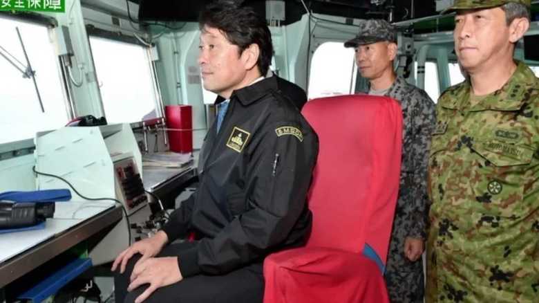 小野寺防衛相、任務遂行中のイージス艦を異例の極秘視察のわけ