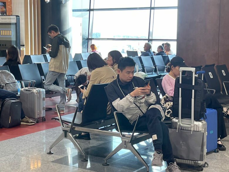 空港では多くの中国人の姿が見られた