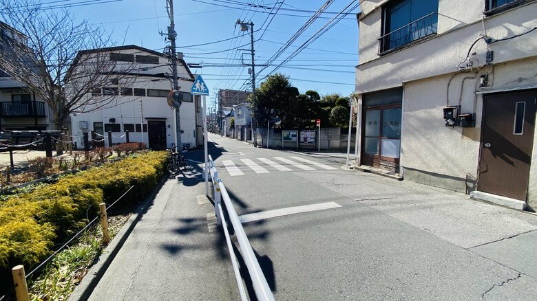 X供述にあった自転車で右折した住宅街の交差点