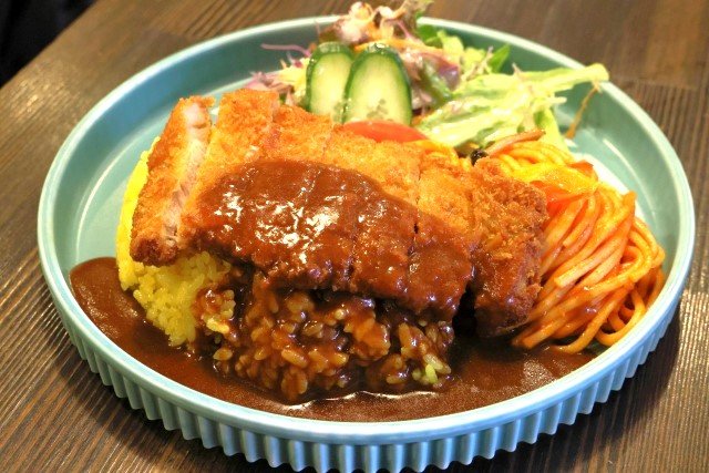 カレーソースのトルコライス