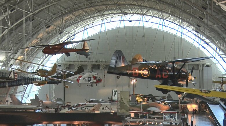 国立航空宇宙博物館内には数多くの航空機が展示されていた