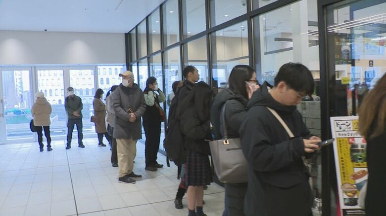 赤福餅求め長い列