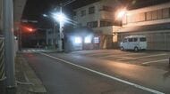 ヘッドライトの部品のような破片が散乱…92歳女性が路上で頭から血を流して倒れ重傷 ひき逃げ事件とみて捜査