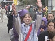 午年の女性キャスターも挑戦…神社を目指して約500m疾走『福女チャレンジ』途中で待ち受ける“運試し”とは