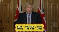 最初のロックダウンから1年 イギリスで追悼 各地でライトアップ