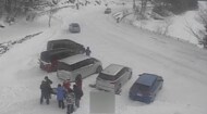 道路上に違法駐車してティータイムまで…栃木県日光市で現れた謎の集団に地元から不安の声