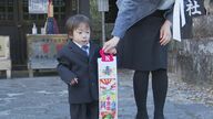「世界最小赤ちゃん」すくすく3歳に　少し大きめのスーツで「七五三参り」…わずか258グラムで出生【長野発】
