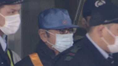 “メガネとマスクで変装” ゴーン被告107日ぶり保釈…乗り込んだ車両はスズキ製の軽ワゴン