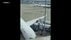 【映像】旅客機の翼がブリッジに2度衝突　中国・上海の空港で接触事故…