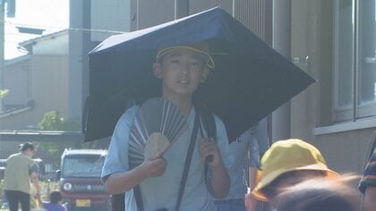 日傘・アイスリング…小学生の登下校スタイルが激変　小学校が取り組む『熱中症対策』に児童も「なくてはならない」　変わったのは持ち物だけじゃない