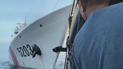 フィリピン補給船に船が何度も衝突…中国海警局「業務は合法的、責任はすべてフィリピン」と主張　双方が動画公開し“非難合戦”に