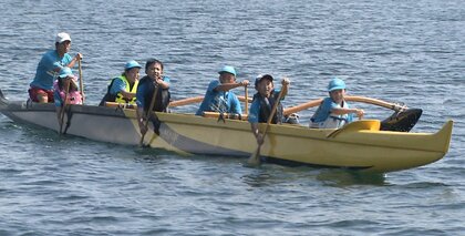 ハワイルーツのスポーツ「アウトリガーカヌー」　マウイ島・山火事被害へ支援　鎌倉で全日本選手権開催