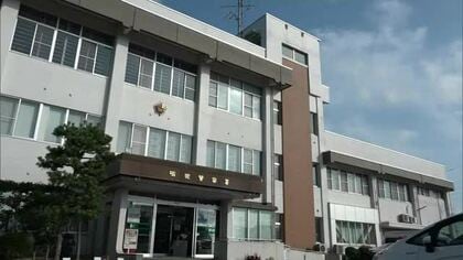 未明にガソリンスタンドの電光掲示板が燃える火事　コード部分が火元か　通りがかった運転手が発見して通報