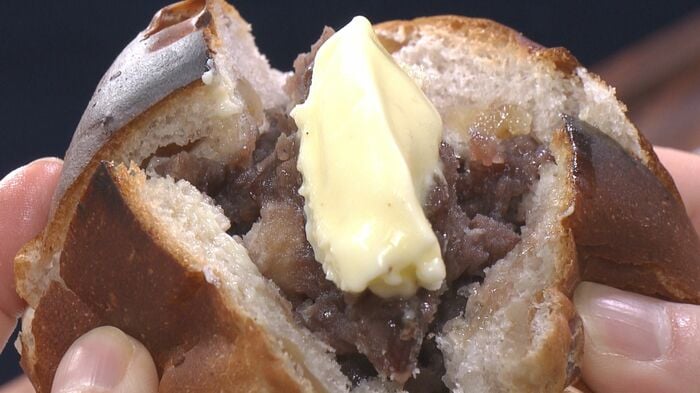 おすすめの食べ方はバターを挟んで温める