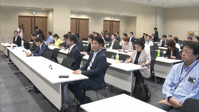 対面形式で行われた中道・衆院選落選者意見交換会　9日