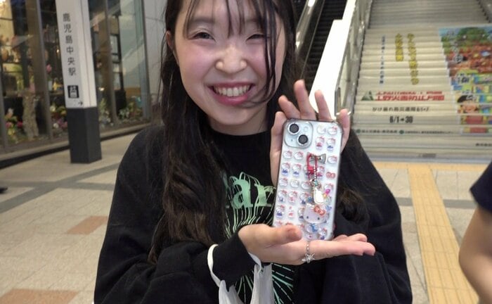 スマホの裏は、もうひとつの「自分」だ