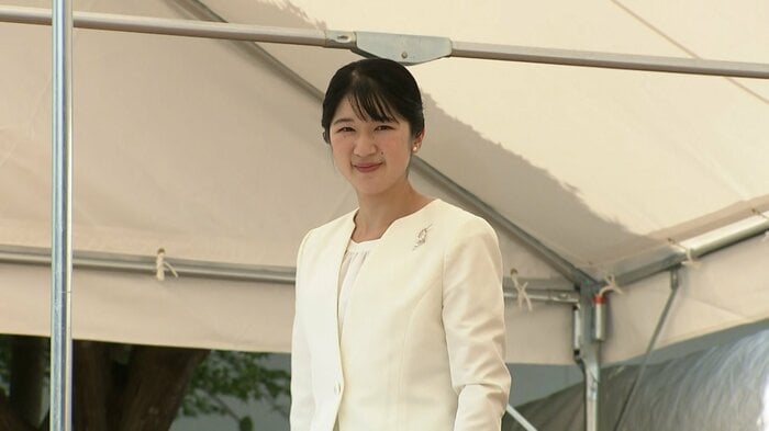 白の装いで「川曳」をご見学