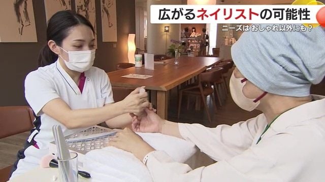 ネイルケアをする原口織歌さん