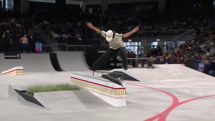 西矢椛はKグラインド ノーリー・ヒールフリップアウトをメイク(Street League Skateboarding)
