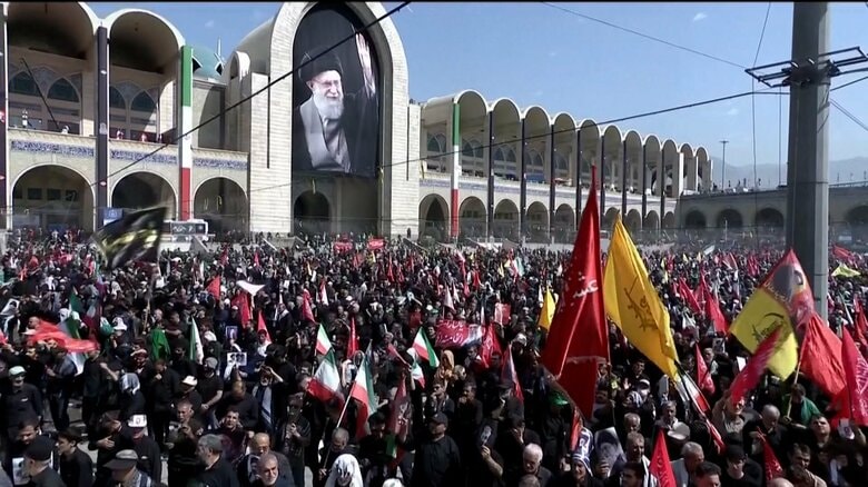 イラン前最高指導者ハメネイ師の葬儀始まる　2000万人超が参列へ｜FNNプライムオンライン