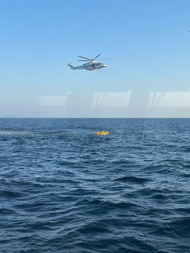 【続報】転覆のヘリ発見　搭乗の6人全員救助　3人心肺停止　対馬から福岡の病院に向かう途中に消息不明に｜FNNプライムオンライン