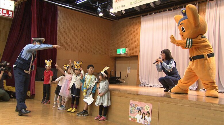 クイズ大会で交通ルール学ぶ　交通少年団の演奏やキッズチアも…春の全国交通安全運動｜FNNプライムオンライン